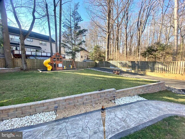 Building Photo - 2918 Glenvale Dr