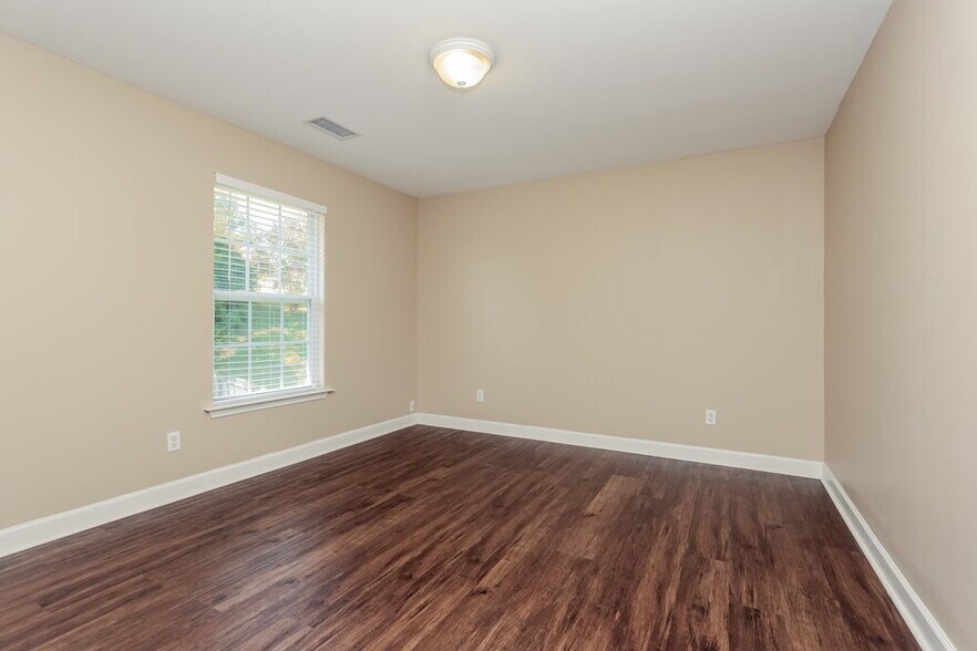 Building Photo - 3001 Sir Barton Ct