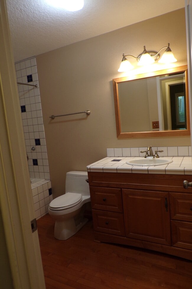 Building Photo - 1420 Dollar St
