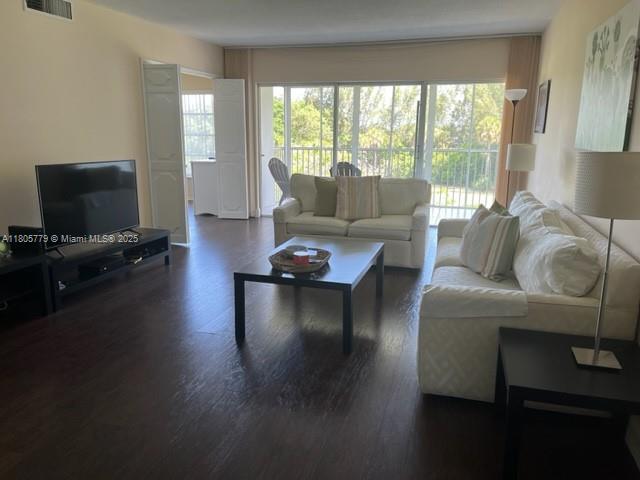 Building Photo - 3150 N Palm Aire Dr