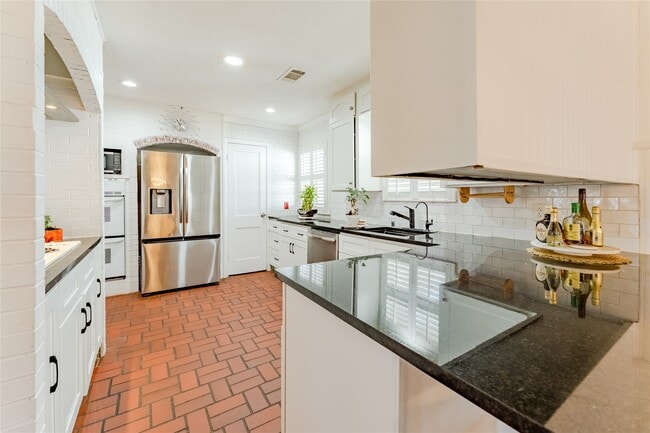 Building Photo - 11407 Iberia Dr