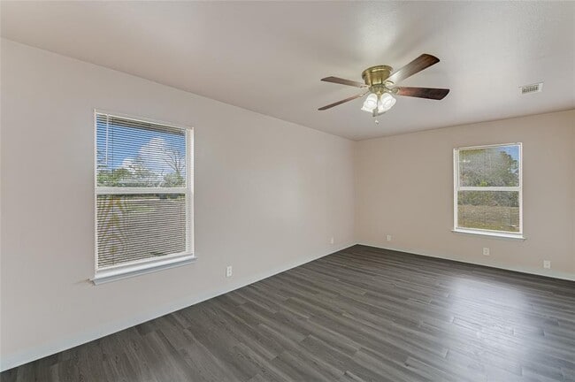 Building Photo - 200 Creekside Trail