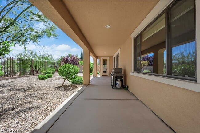 Building Photo - 608 Highland Bluff Way