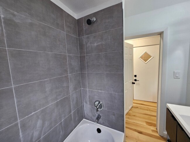 Building Photo - Fully Updated 4 bedroom 1 bathroom
