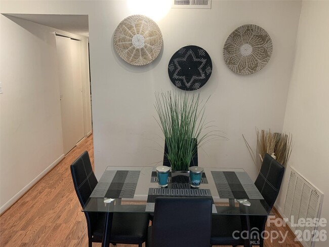 Building Photo - 500 Umstead Dr