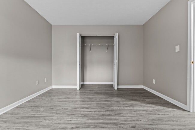 Building Photo - Spacious Cove Springs 3 & 4 Bedrooms