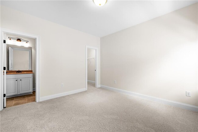 Building Photo - 3619 Strath Dr