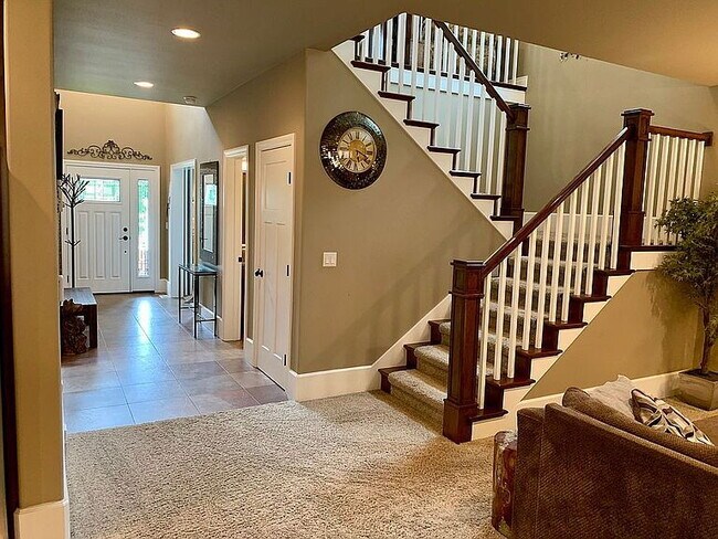 Building Photo - "Discover Your Dream Home: Spacious 4-Bedroom Sanctuary with 3 Full Baths in Beautiful Anchorage!"