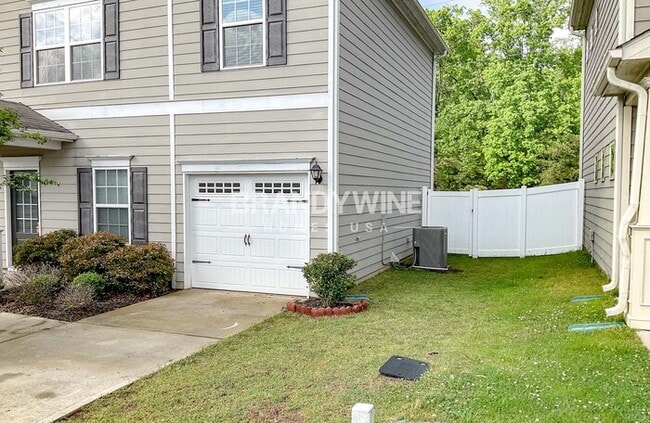 Building Photo - 108 Howard Ave