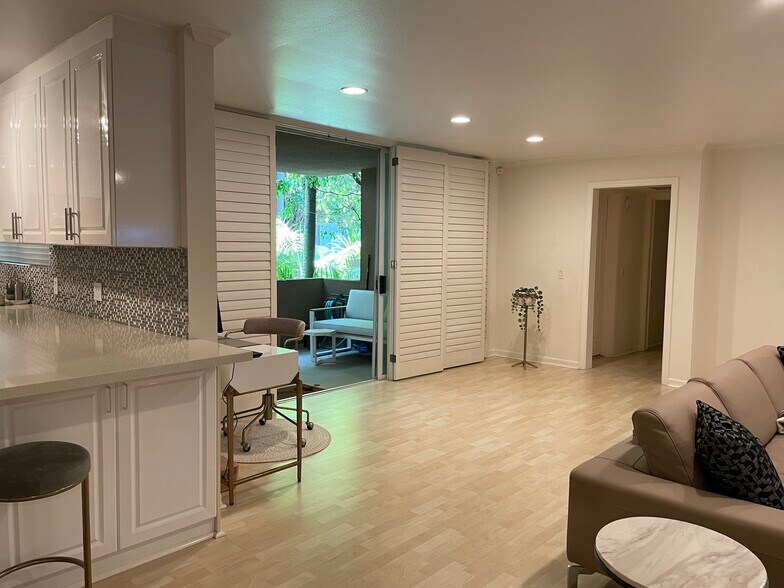 Building Photo - 4240 Fulton Ave