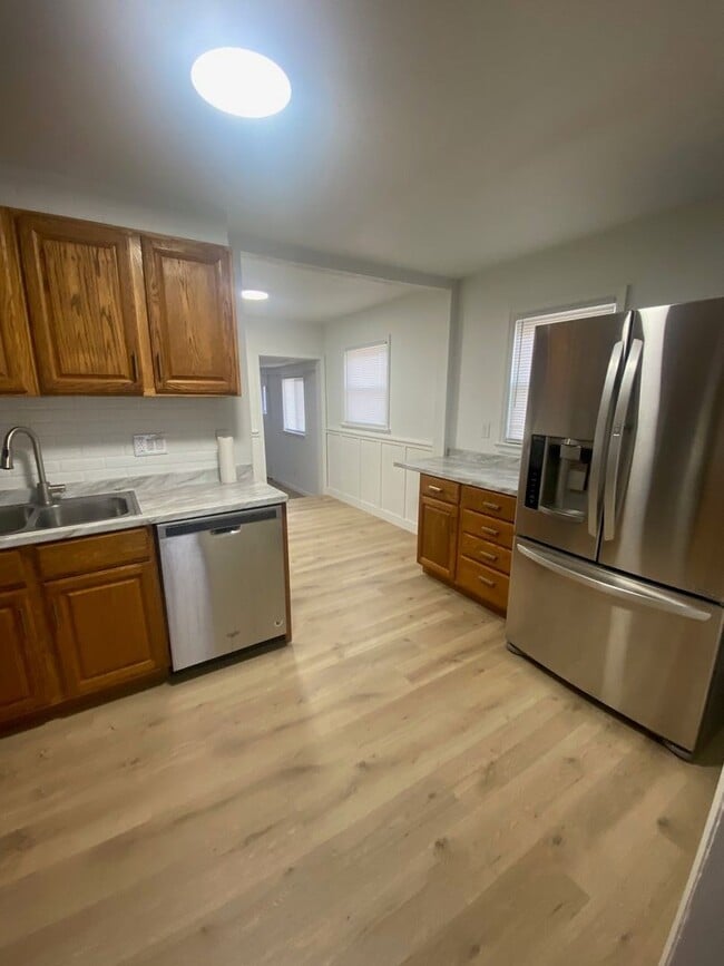 Building Photo - Adorable 3 Bedroom Home