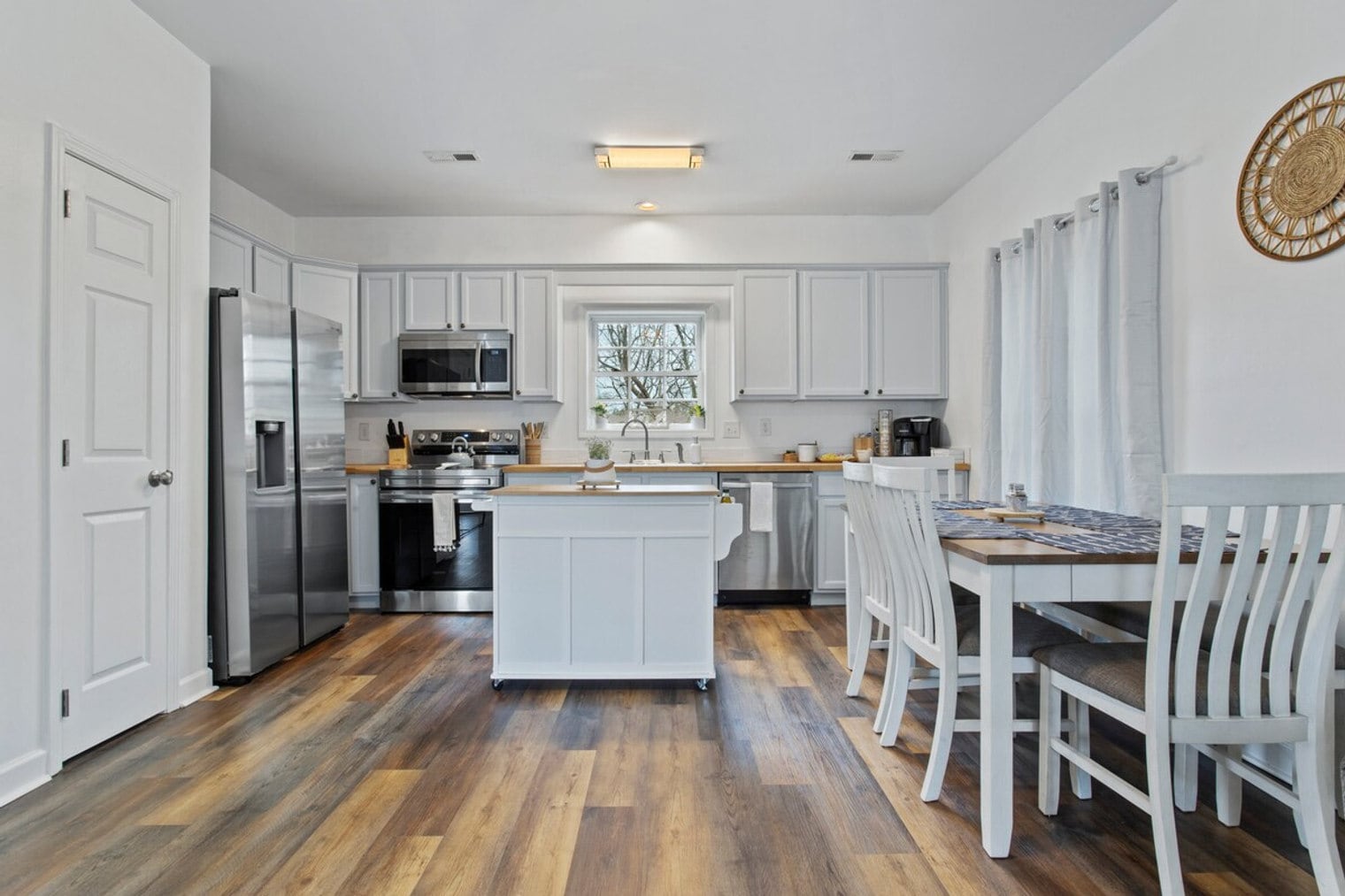 Building Photo - 343 Henderson Ave