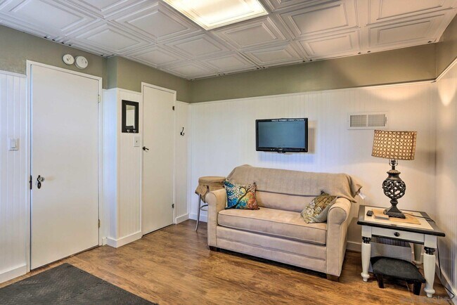 Building Photo - 23984 Skyland Dr