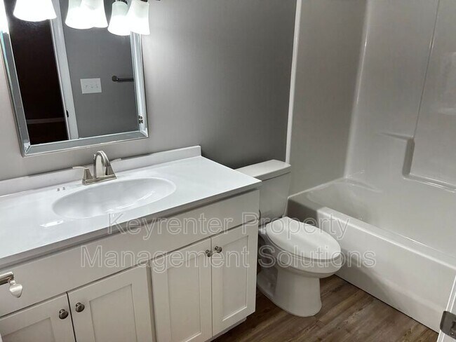 Building Photo - 905 Gardner St