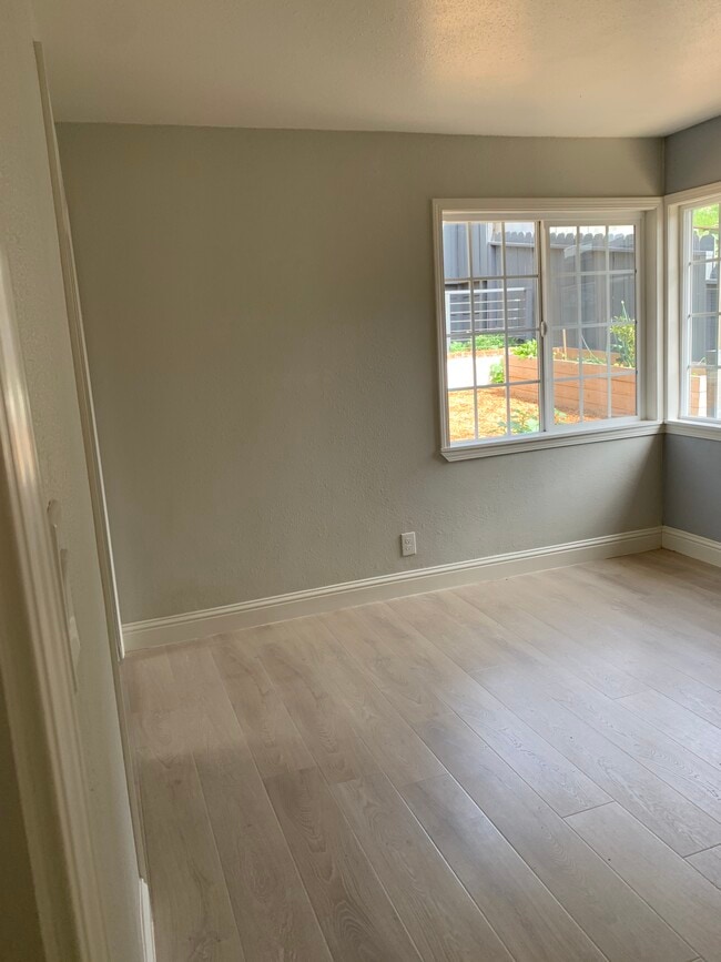 Building Photo - 25350 Del Mar Ave