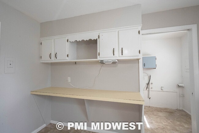 Building Photo - "Charming 3-Bedroom Home with 1451 Sq Ft of Comfort in Indianapolis!"