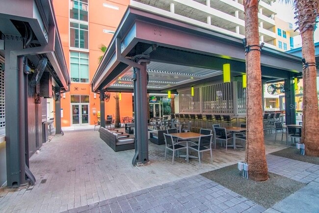 Building Photo - 1120 E Kennedy Blvd