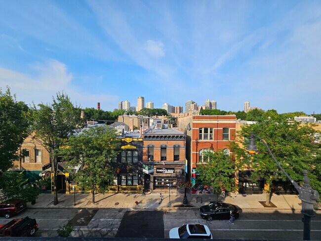 Building Photo - 2250 N Lincoln Ave