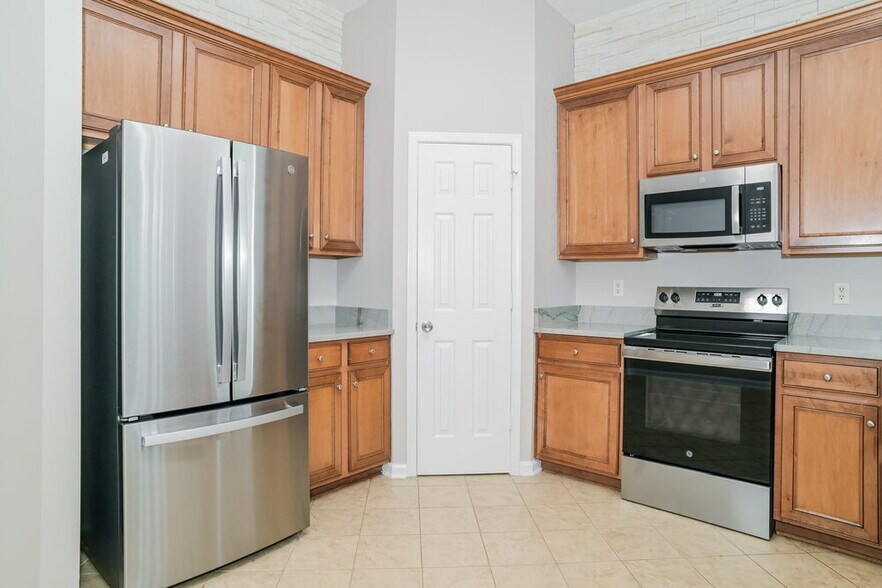 Building Photo - 244 N Hidden Tree Dr