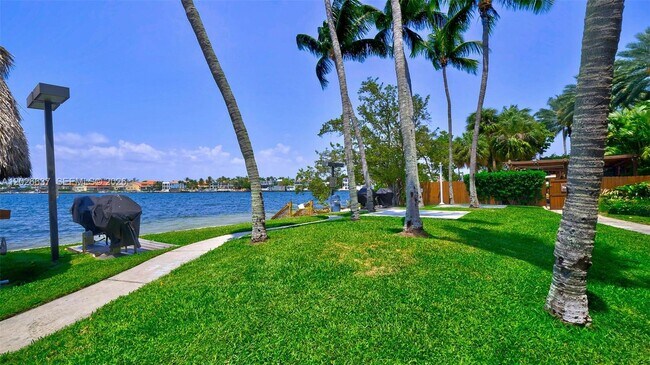 Building Photo - 2 Grove Isle Dr