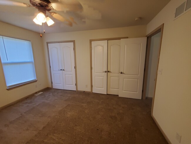 Building Photo - 1230 NW Ashley Dr