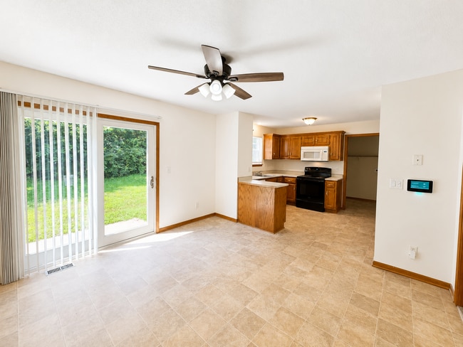 Building Photo - 3 Bed, 1.5 Bath Duplex with Garage and Extra Storage Space!