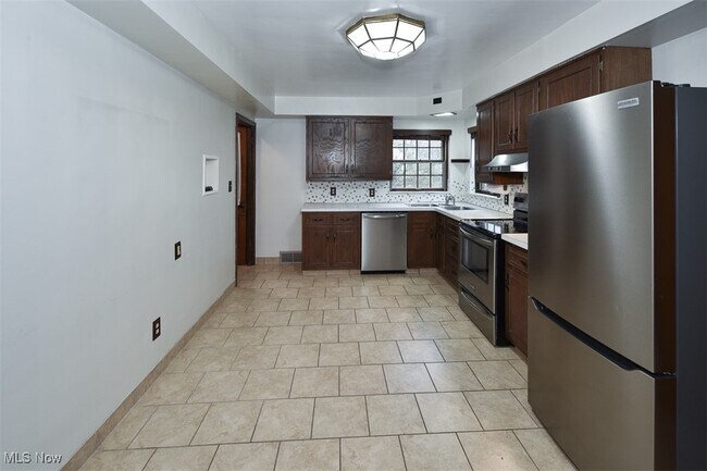 Building Photo - 21775 Hillsdale Ave