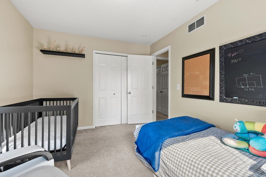 Building Photo - 7817 Chippewa St