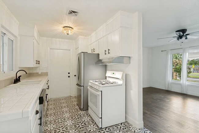 Building Photo - RENOVATED 2-BEDROOM HOME IN EAST TERRELL HILLS