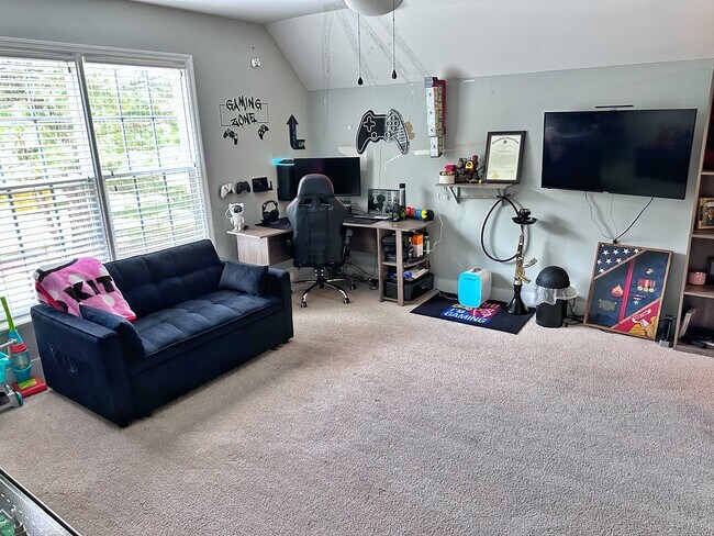 Building Photo - 304 Chisholm Trail