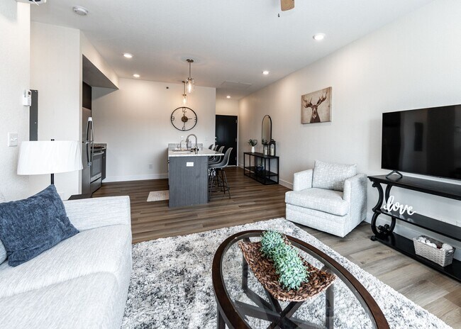 Building Photo - 1 Bed Luxury Apartment near Garden of the Gods
