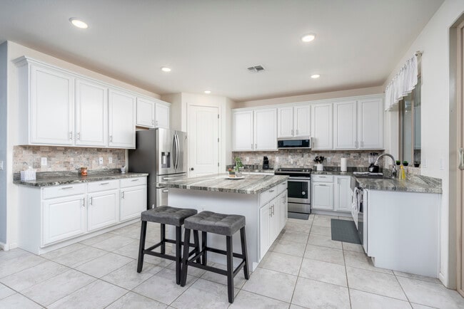 Building Photo - 750 W Torino Pl