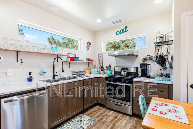 Building Photo - 5750 E Jeremy Ln