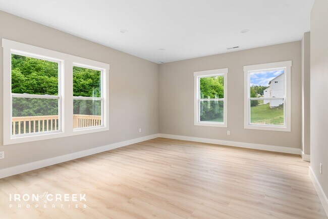 Building Photo - Modern 3-Bed/2.5-Bath Home with Fenced Yar...