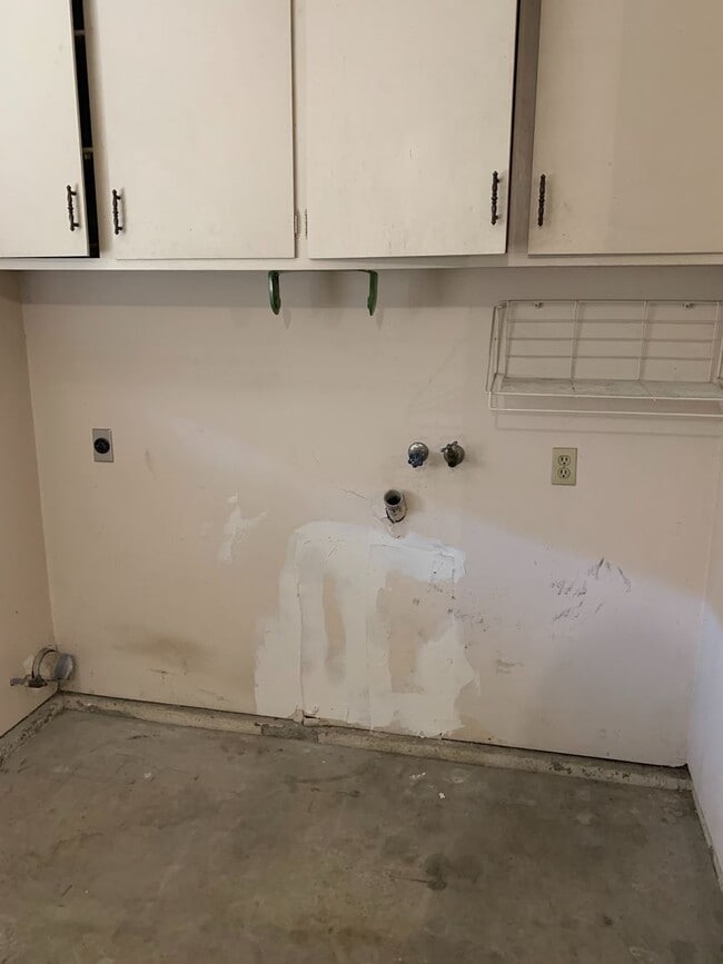 Building Photo - Charming condo coming soon!