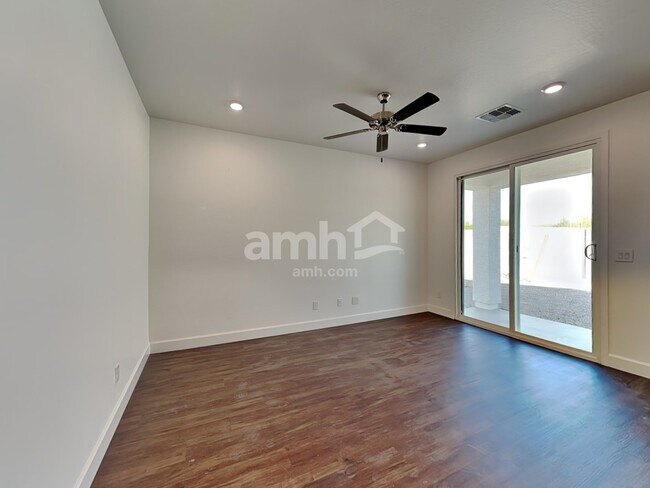 Building Photo - 17170 W Golden Ln