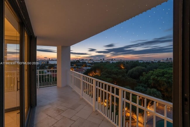 Building Photo - 1000 Quayside Terrace