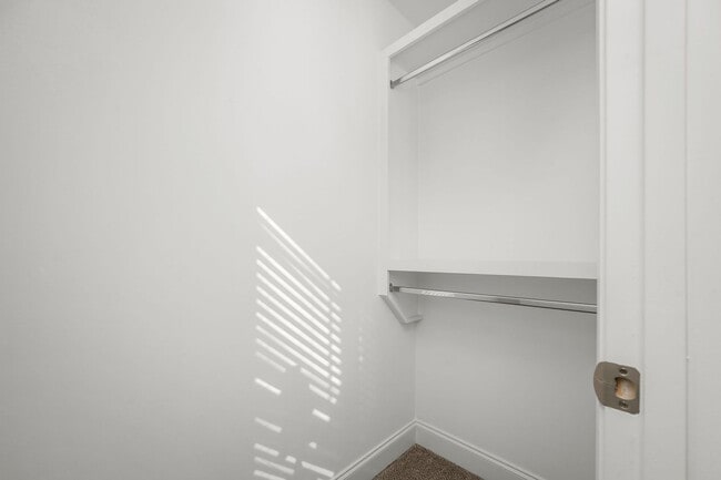 Building Photo - 555 Gresham Ln