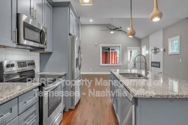 Building Photo - 3212A Lincoln Ave