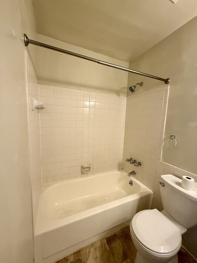 Building Photo - 305 W Cadbury Dr