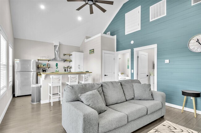 Building Photo - 1079 Cedar Ln