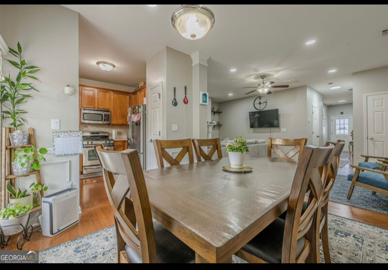 Building Photo - 2705 Maple Park Pl
