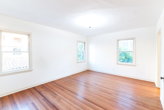 Building Photo - 1066  S Genesee-