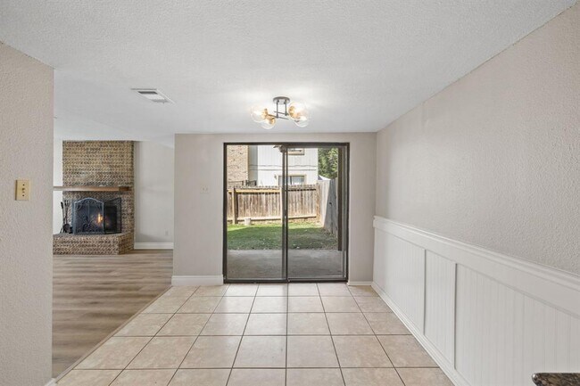 Building Photo - 6525 Hart Ln