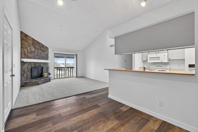 Building Photo - Updated 2 bed 1 bath condo in Arvada!