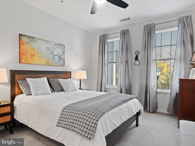 Building Photo - 2465 Army Navy Dr