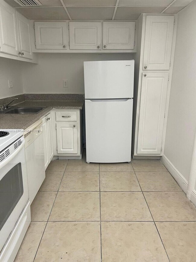 Building Photo - 1800 Sans Souci Blvd