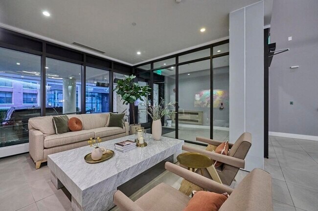 Building Photo - 16 W Broadway