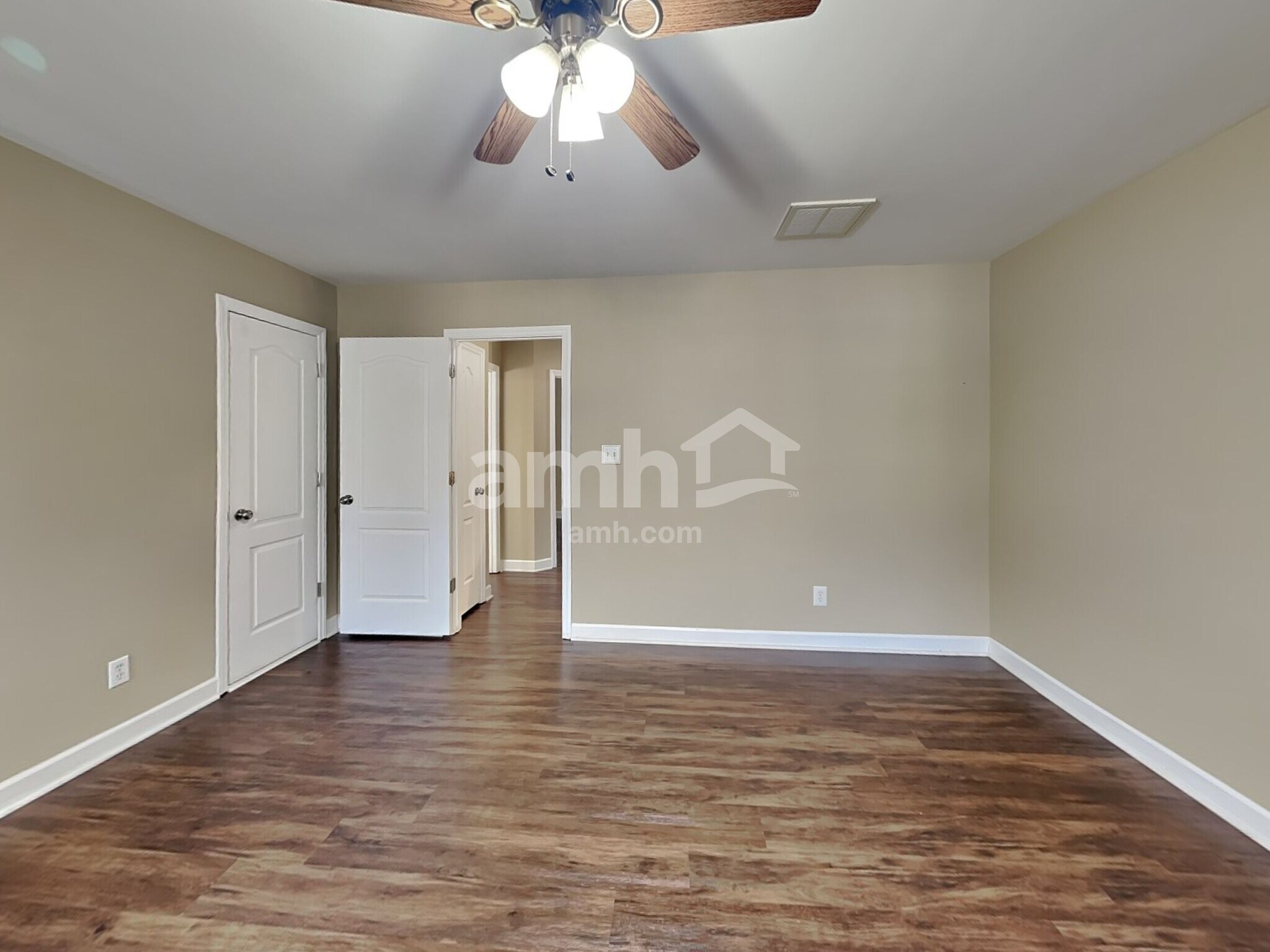 Building Photo - 105 Woodland Dr