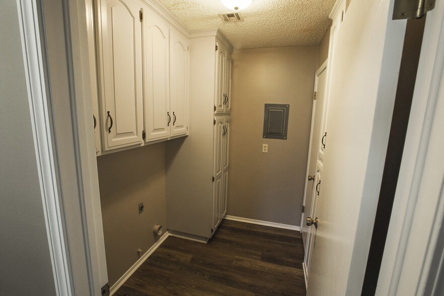 Building Photo - 4017 Sheridan Rd